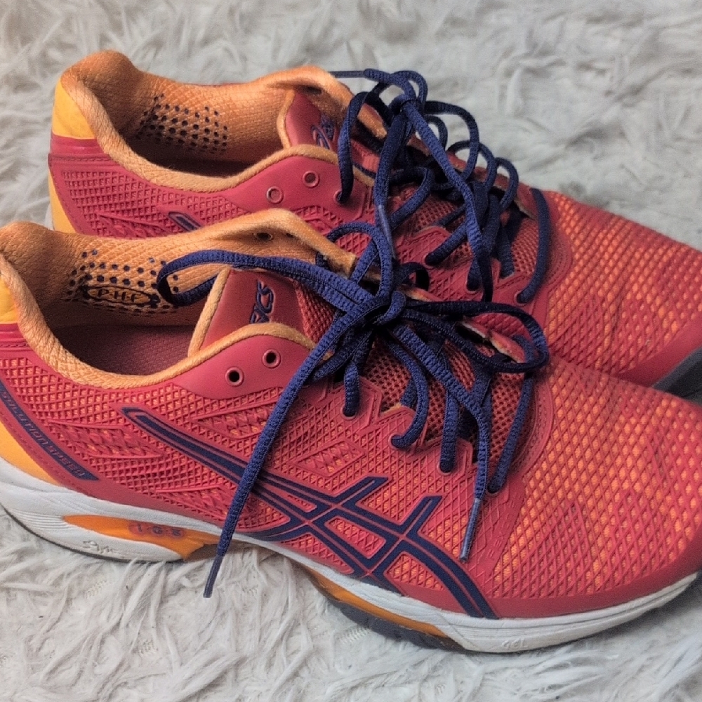 Vibrant ACES  Athletic Sneakers with Blue Accents